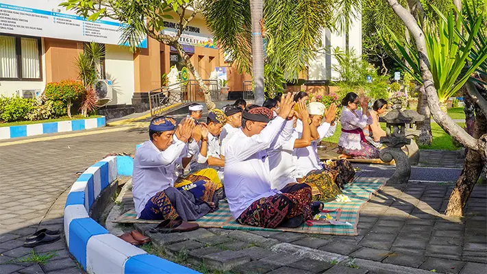 BINTAL PURTIL Sembahyang Bersama Purnama Sasih Sadha