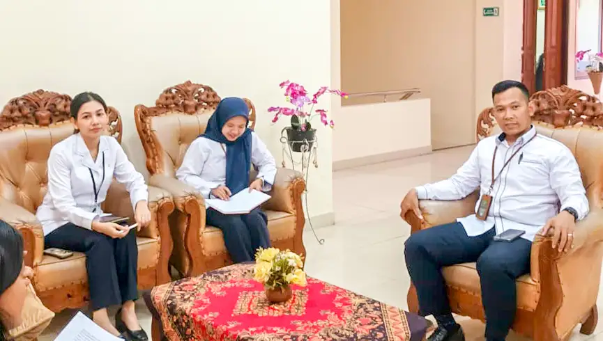 Mahasiswa Magang Fakultas Hukum Universitas Mahasaraswati Denpasar dan Universitas Udayana Melaksanakan Bimbingan Bersama Pembimbing.