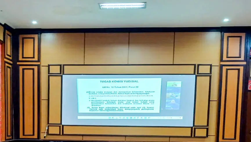 Webinar dengan tema “Judicial Wellbeing: Pengupayaan Layanan Dukungan Psikososial Berbasis Bukti kepada Hakim”.
