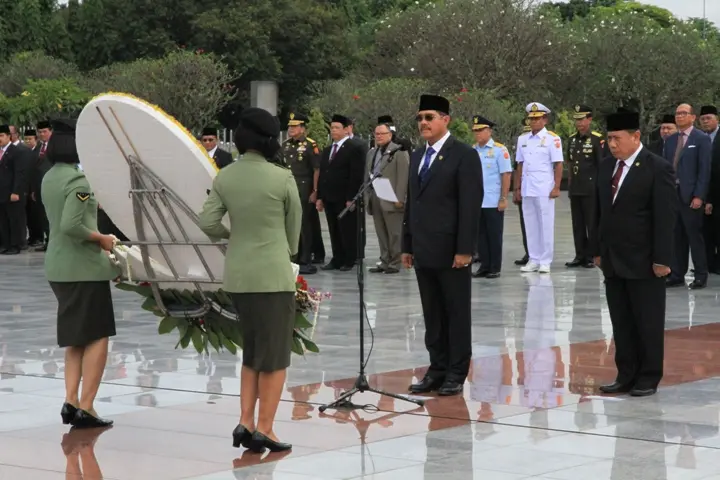 KMA Pimpin Upacara Tabur Bunga Dalam Memperingati Hari Ulang Tahun IKAHI Ke 64