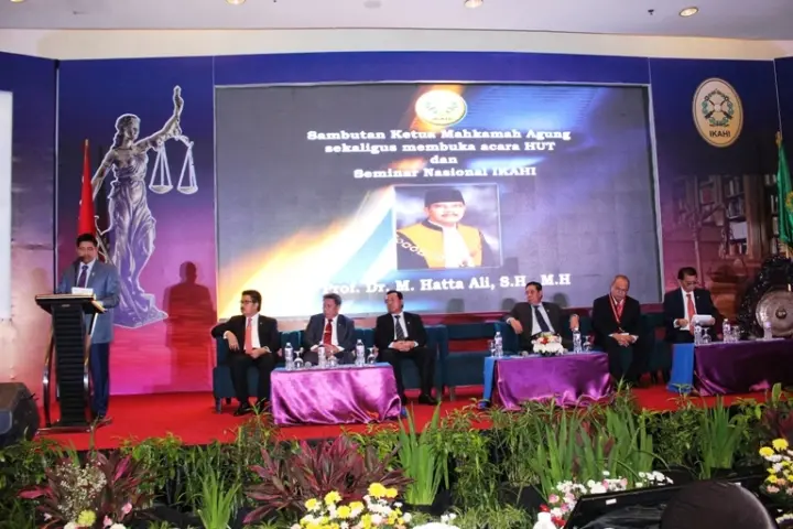 Ketua MA Membuka Seminar Nasional IKAHI "Dalam Rangka HUT IKAHI Ke - 64"