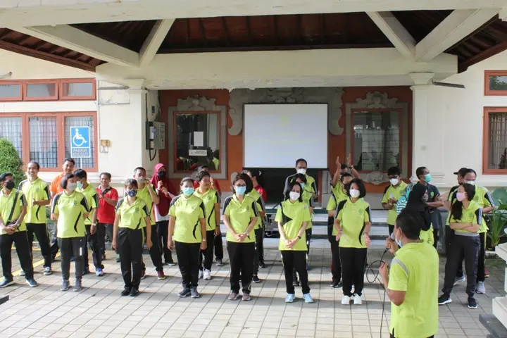 Kegiatan Kearifan Kebijakan Lokal Ketua PTUN DPS "JUMBERSE" (Jumat Bersih dan Jumat Sehat)