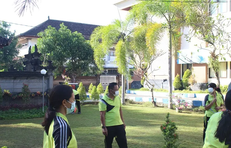 Kegiatan "JUMAT BERSIH" Pengadilan Tata Usaha Negara Denpasar