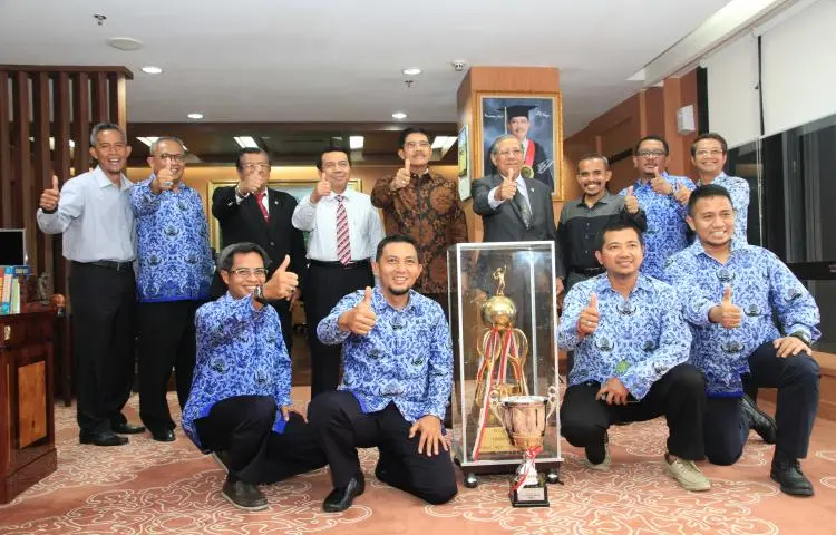Tim Tenis MA Menjuarai Piala Ketua DPR RI